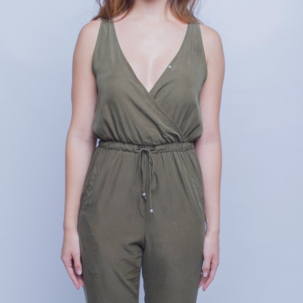 Jumpsuit super fresh and stylish in Olive green